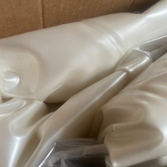 Inflatable Seashell with Pearl - Picture 5 of 6